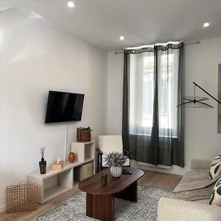 Appartement Terrasse - Clim - Arenes A Pied - 4 Pers